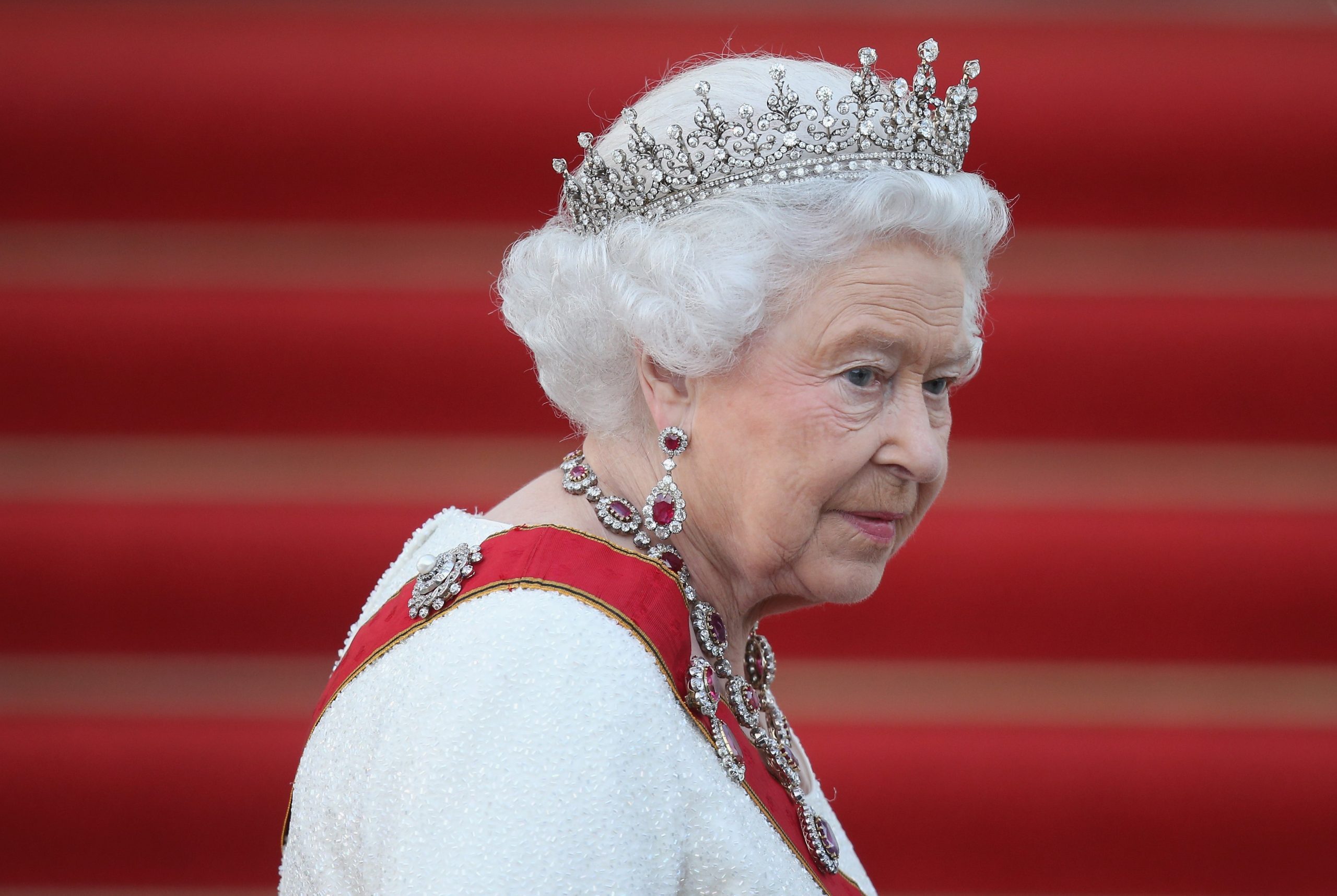 WHAT HAPPENS IF THE QUEEN DIES?