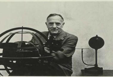 evreni-genisleten-adam-edwin-hubble