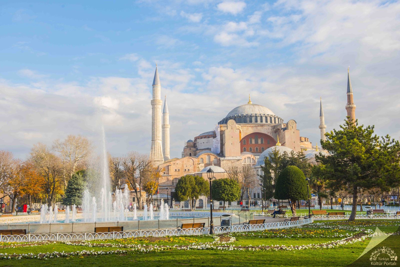 istanbul-ayasofya-tarihine-ve-mimari-ozelliklerine-kisa-bir-bakis