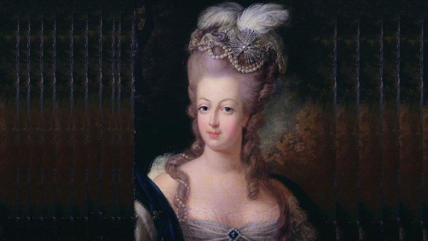 bir-kralicenin-dususu-marie-antoinette