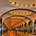 : Saint Petersburg'daki zarif metro istasyonunun iç tasarımı